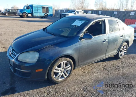 2007 Volkswagen Jetta 2.5 z USA, uszkodzony, nr VIN 3VWDF81K77M099080